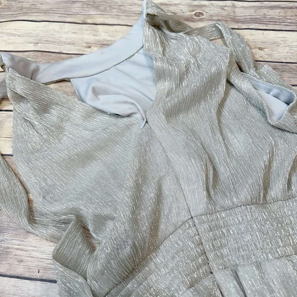 Vince Camuto Women's Sleeveless Tie Halter Metallic Silver Jumpsuit XL - Picture 4 of 5